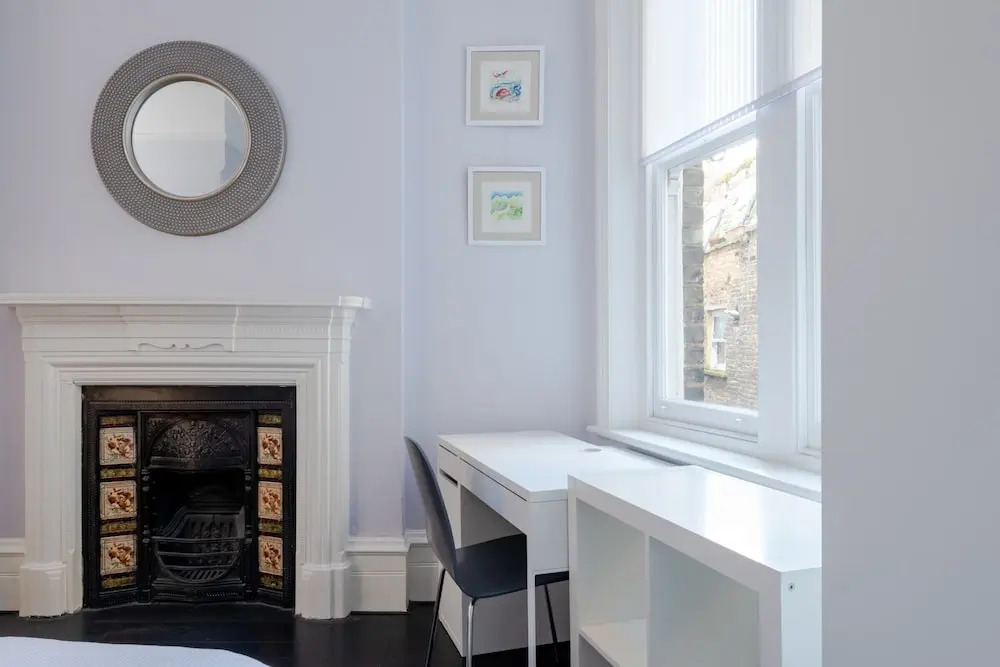Bright 2 bed flat near Belsize Park, fits 4 guests