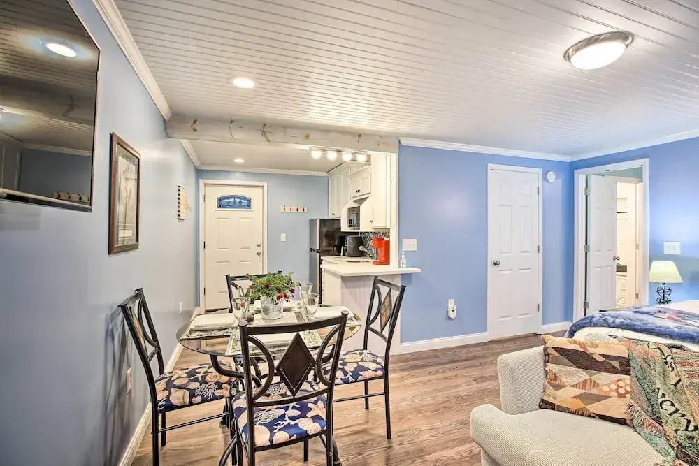 Updated Williamstown Apartment With Kitchen!