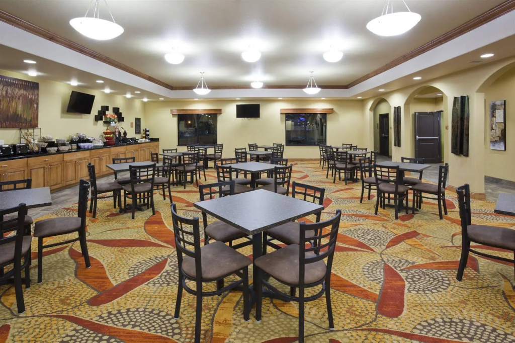Comfort Inn & Suites Grand Forks near Alerus Center
