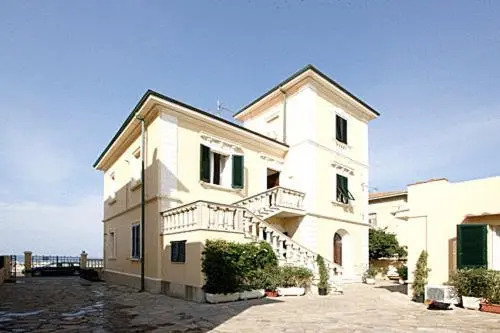 Villa Liberty with Private Beach