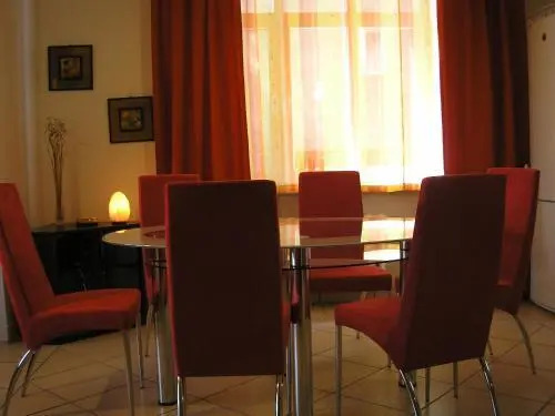 110m2 Old Town Apartment on Danube Promenade 3BR 2BA Up to 9 Guests