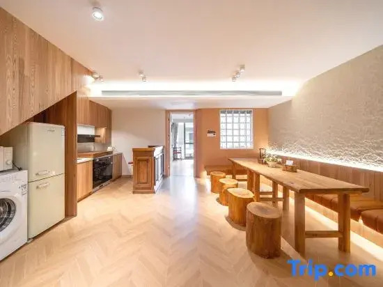 Zhu Li Moon Light Cloud Guest House (Zhujiajiao Branch)