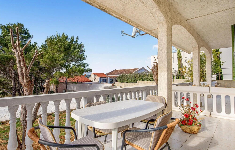 Beautiful Apartment in Barbat na Rabu With Outdoor Swimming Pool, Wifi and 1 Bedrooms
