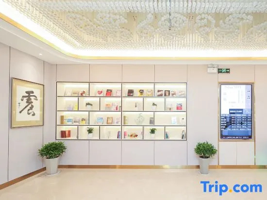 Yilong Ruiyun Hotel (Guangcai Market Store at Anqing High speed Railway Station)