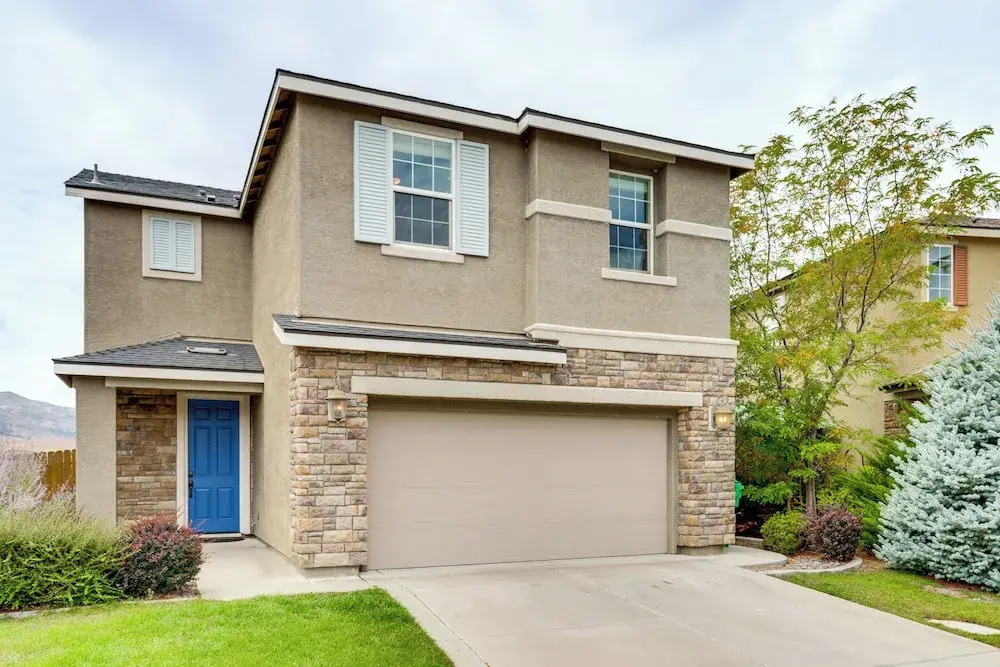 6 Mi to Dtwn Reno: Mtn-view Retreat w/ Fireplace!