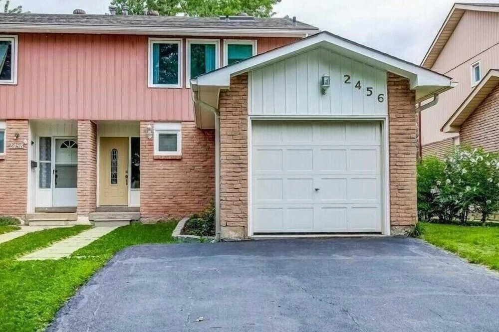 Beautiful bedroom in Mississauga