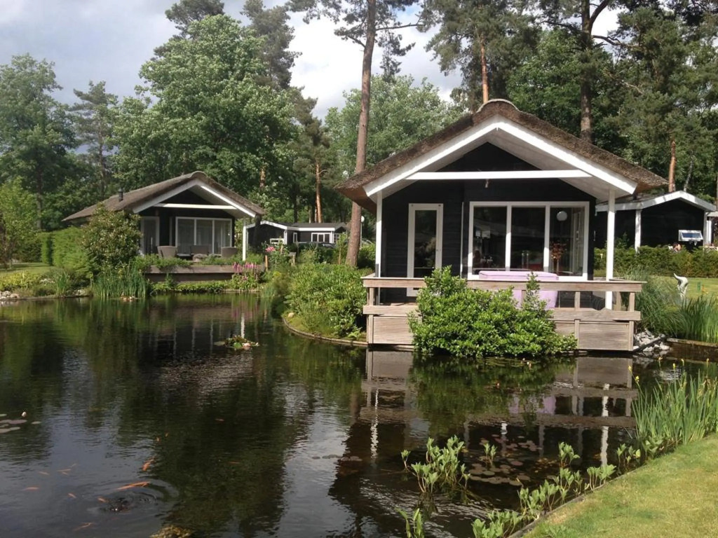 Charming Pondside Chalet