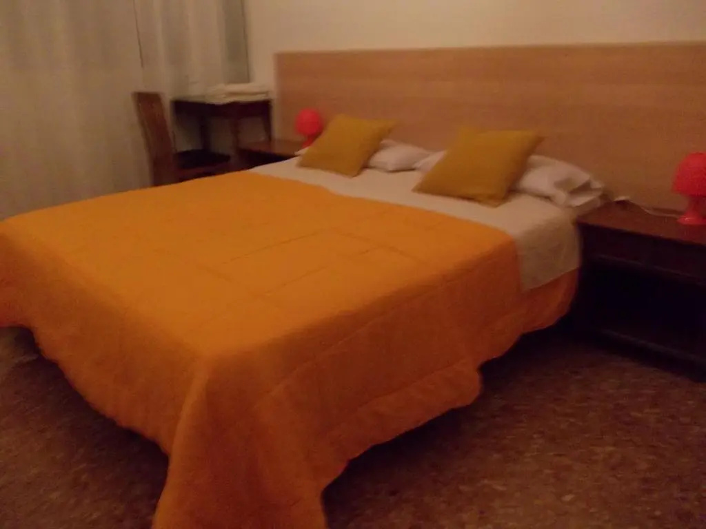 Travellers Lodge Bed & Rooms