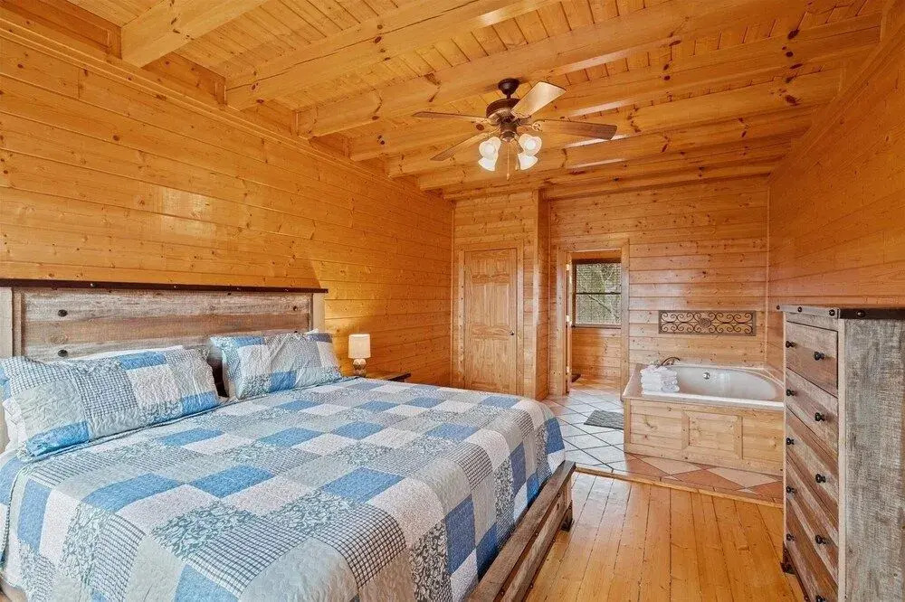 Blue Ridge Refuge 8 Bedroom Cabin by Redawning