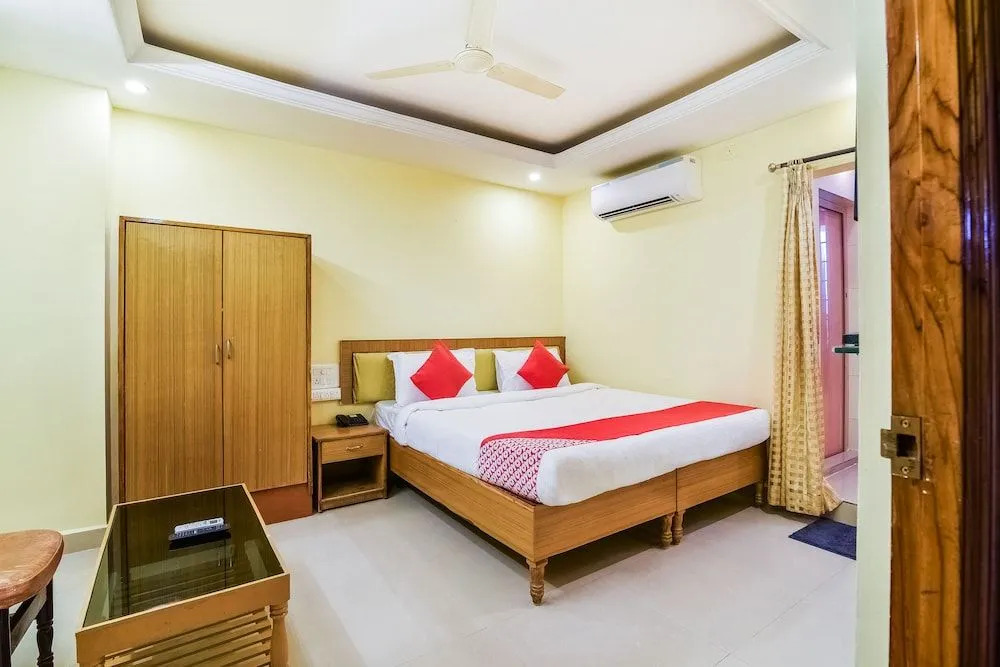 Oyo Flagship 41595 Gayatri Grand