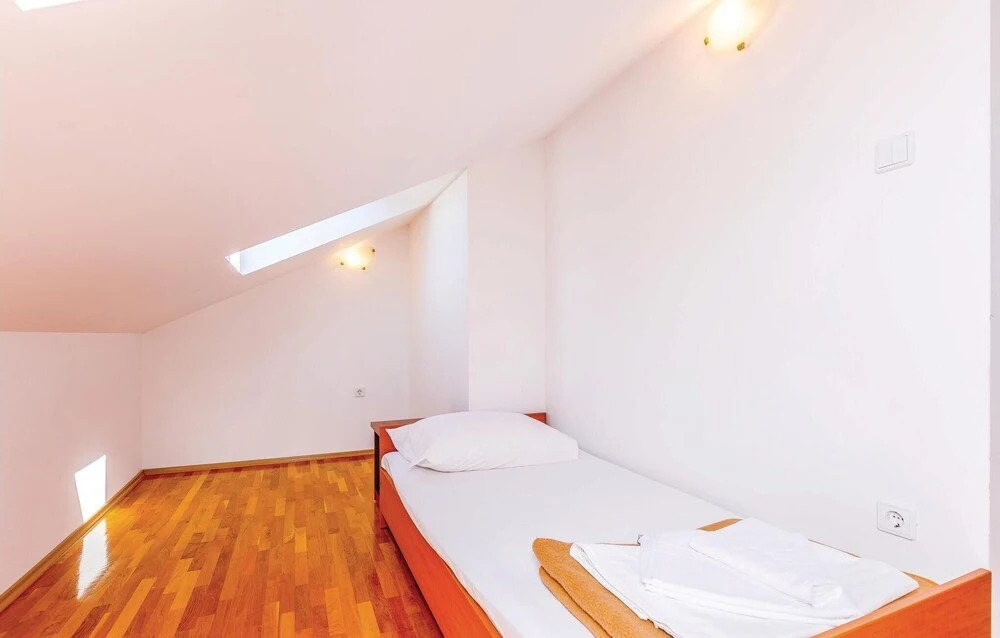 Amazing Home in Dramalj With Wifi and 3 Bedrooms