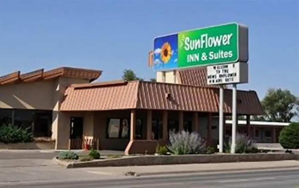 Sunflower Inn & Suites - Garden City