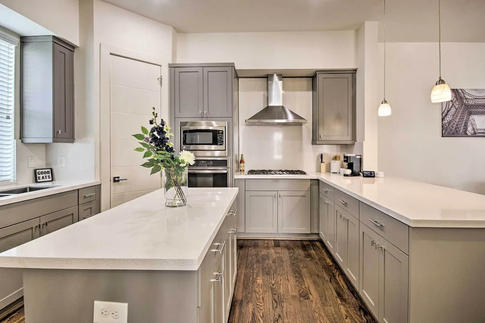 3-story Home Near NRG Stadium, Museums & Nightlife