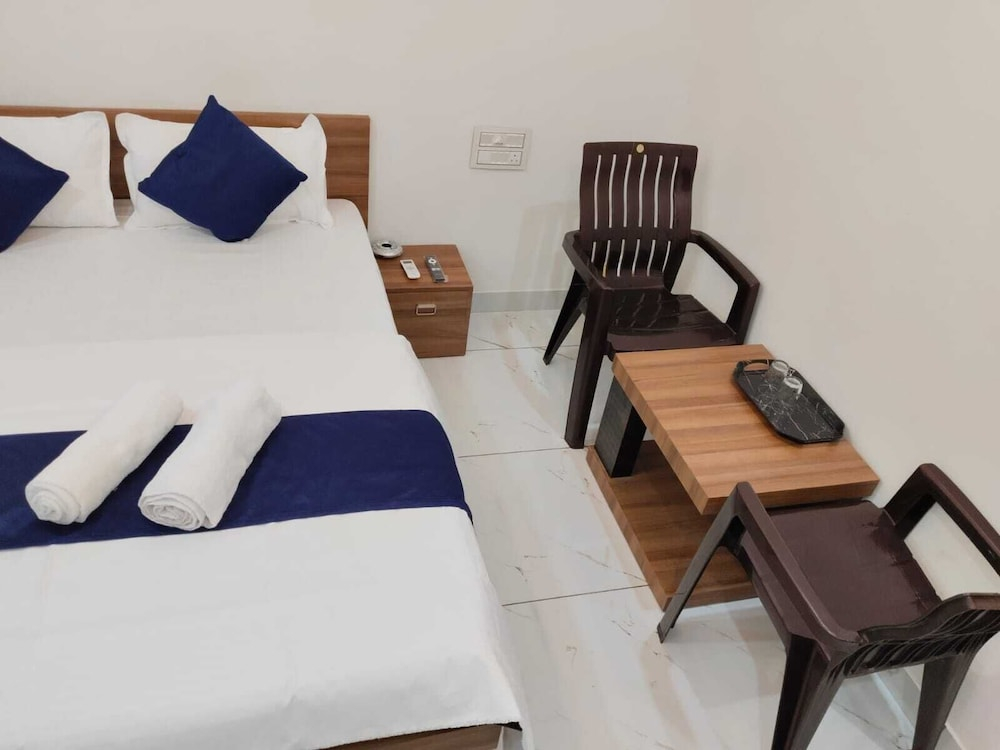 Hotel Bhavya Palace