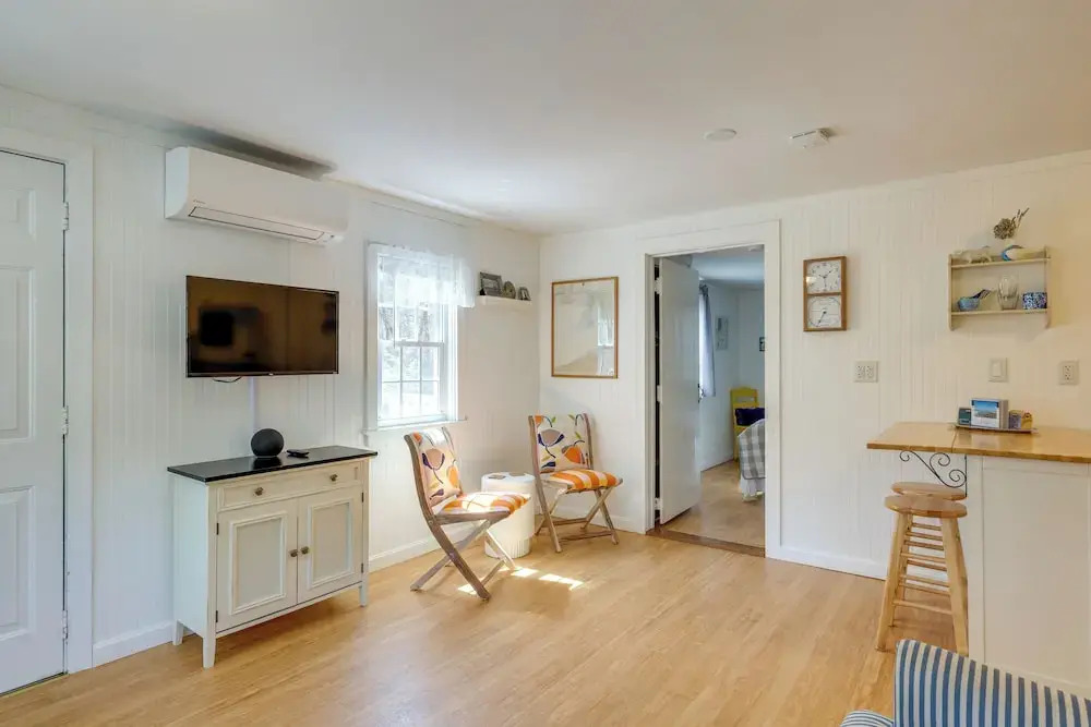 2 Mi to Beaches: Cozy Peaceful Escape w/ Deck