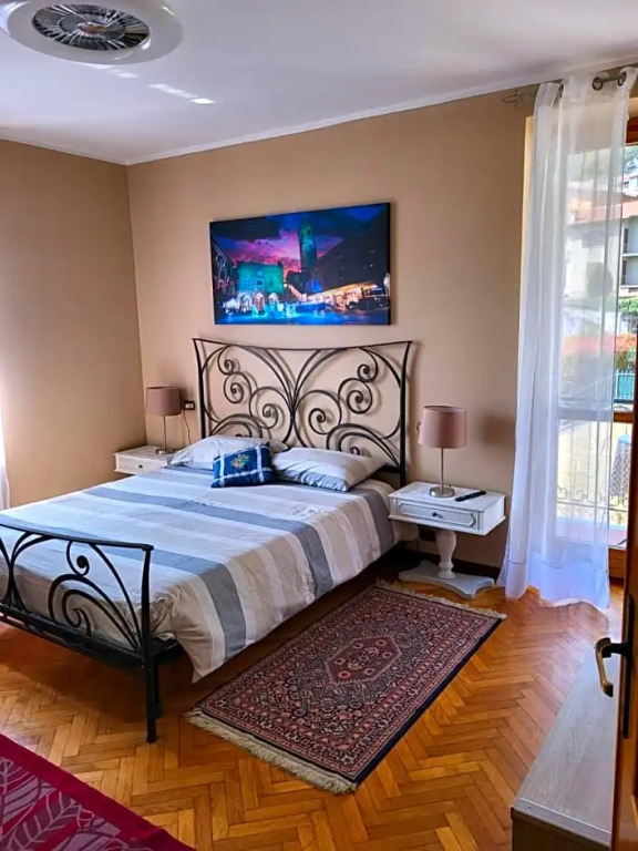 B&B RUFHOUSE