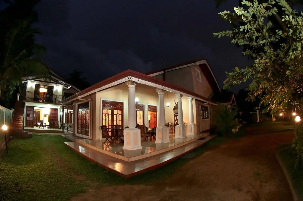 Airport Square Villa