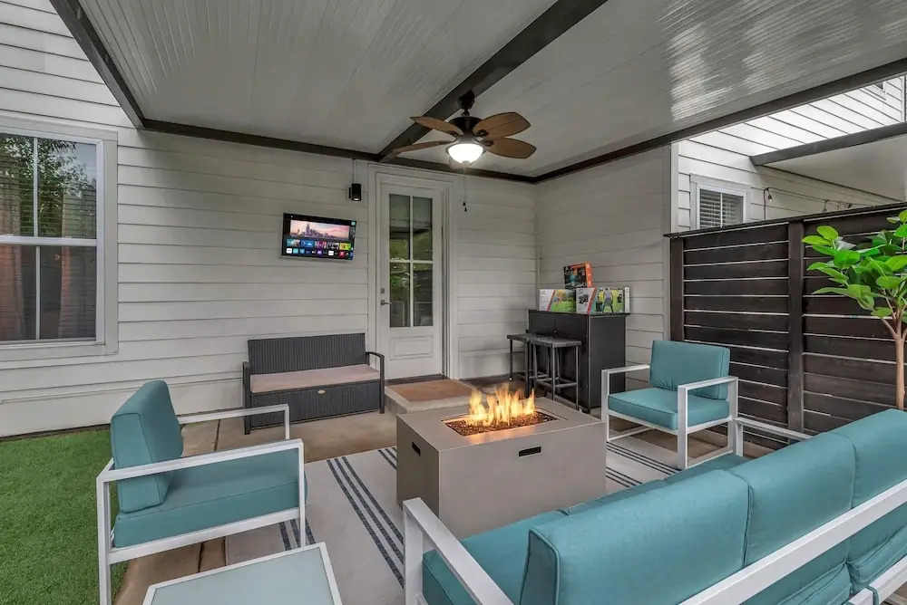 Rooftop Large Backyard Fire Pit Near Downtown Nashville