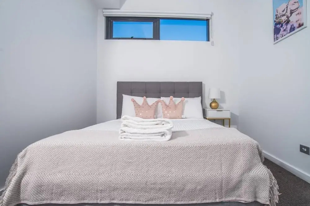 Lively 2bed1bath Mascot APT