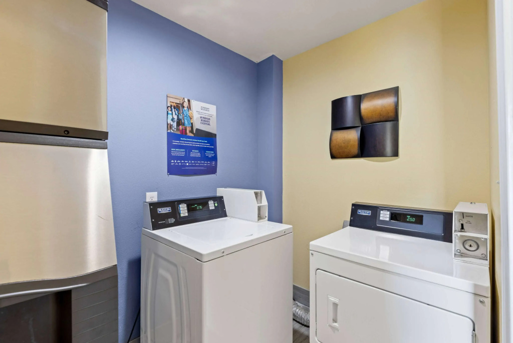 Days Inn & Suites by Wyndham DFW Airport South-Euless