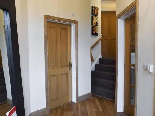 5 Ladstock Hall