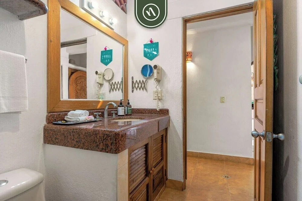 Ocean View 1Br Condo-balcony-beach-pool - 606