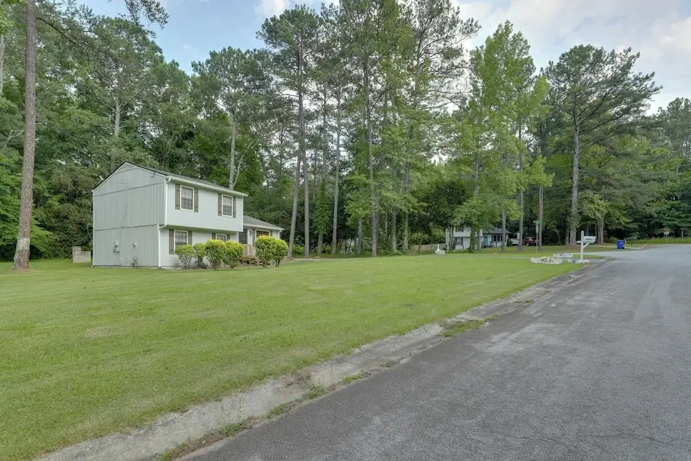 Family Home Near Panola Mountain State Park
