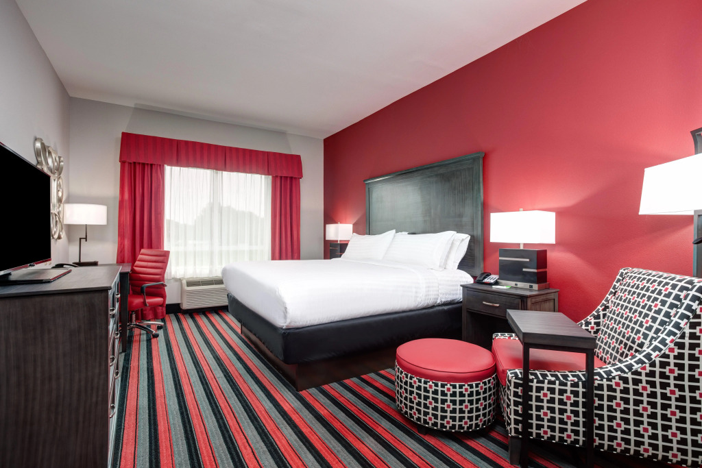 Holiday Inn & Suites Lafayette North by IHG