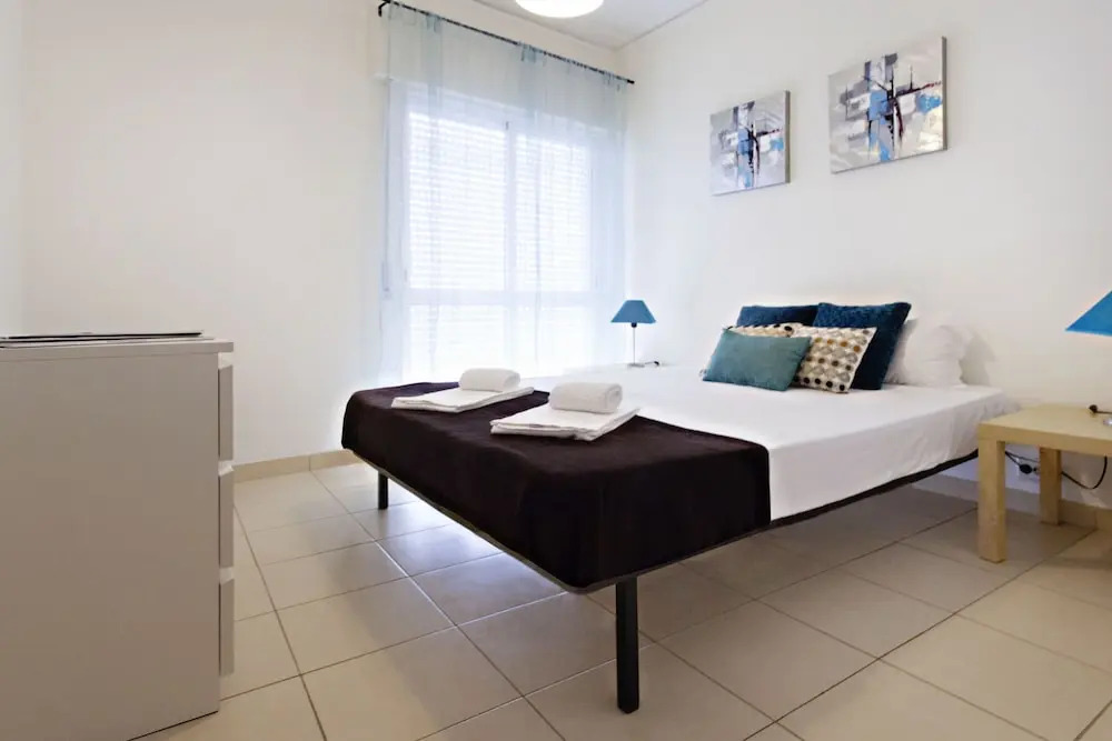 Bluesky in Faro With 1 Bedrooms and 1 Bathrooms