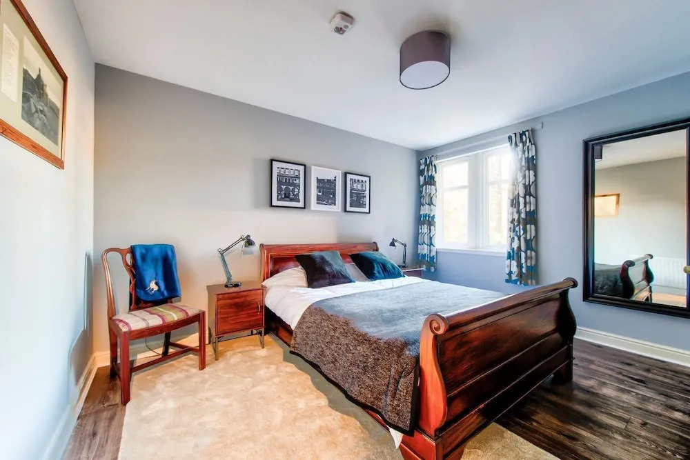 Beautifully Presented Flat, Close To City Centre