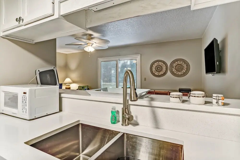 Secluded Cottage Like Home Close to Beach Access and One Street Away From Ocean by Redawning