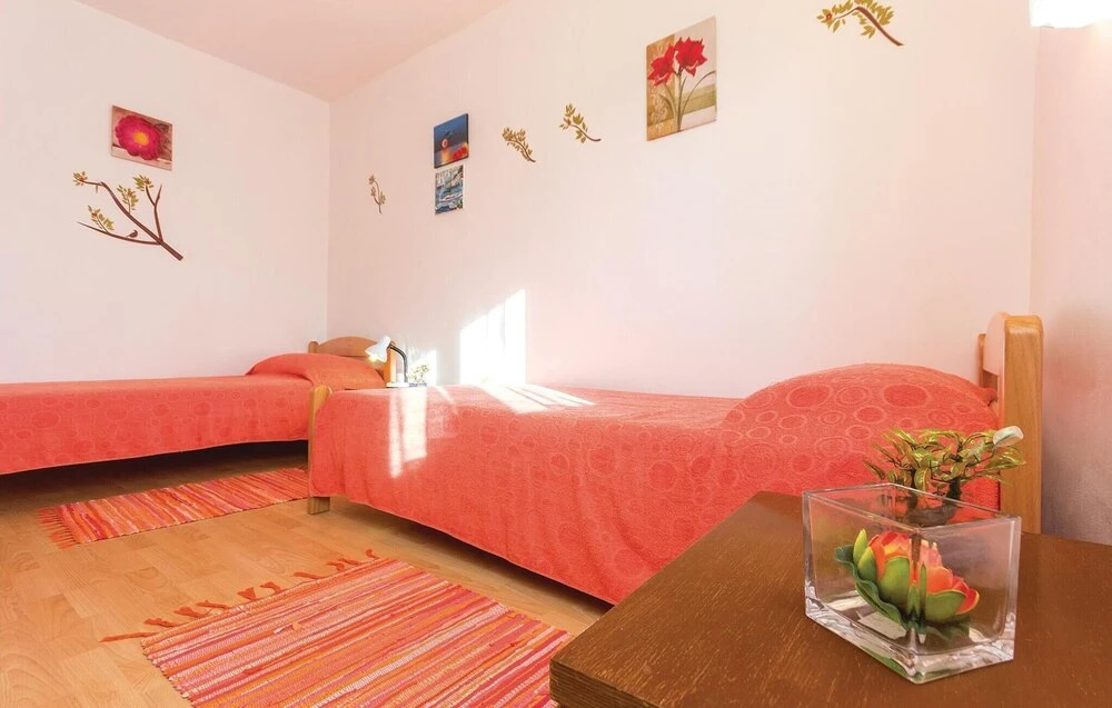 Stunning Home in Liznjan With Wifi and 2 Bedrooms