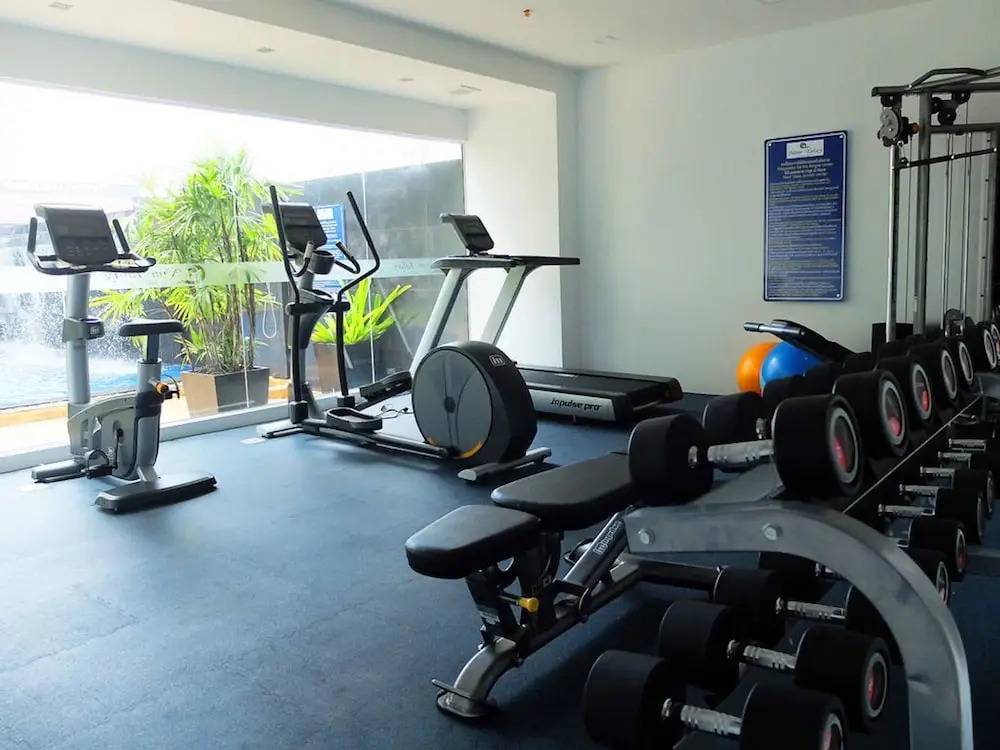 Nam Talay Jomtien Beach - Rooftop Ocean View - Close to Beach, Pool & Gym