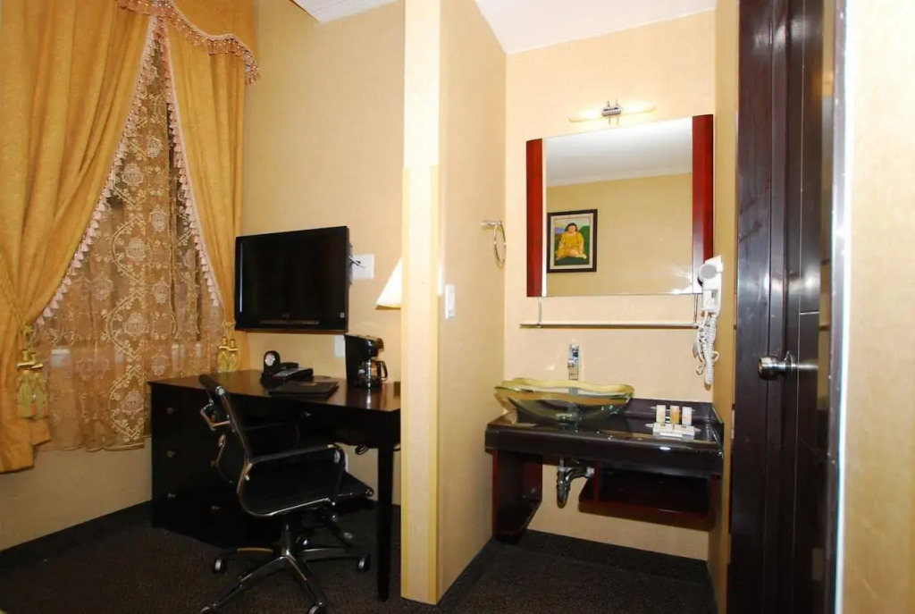Baltimore Plaza Hotel