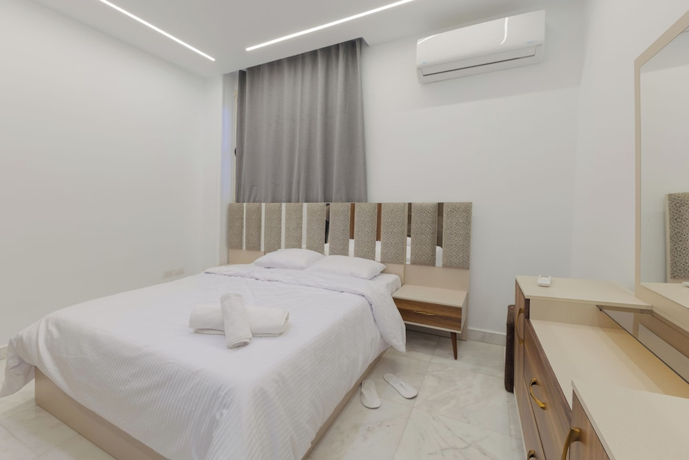 Alsawah|Luxury 6BR Villa with Private Pool