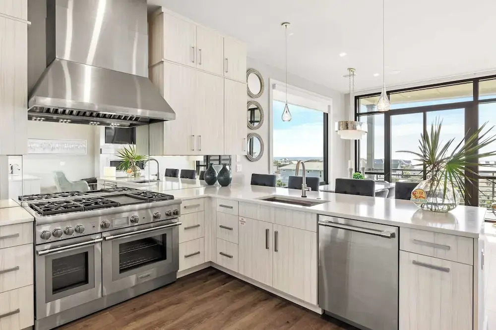 Crest One by Avantstay Rooftop Views, Pool Access, Golf Cart Included