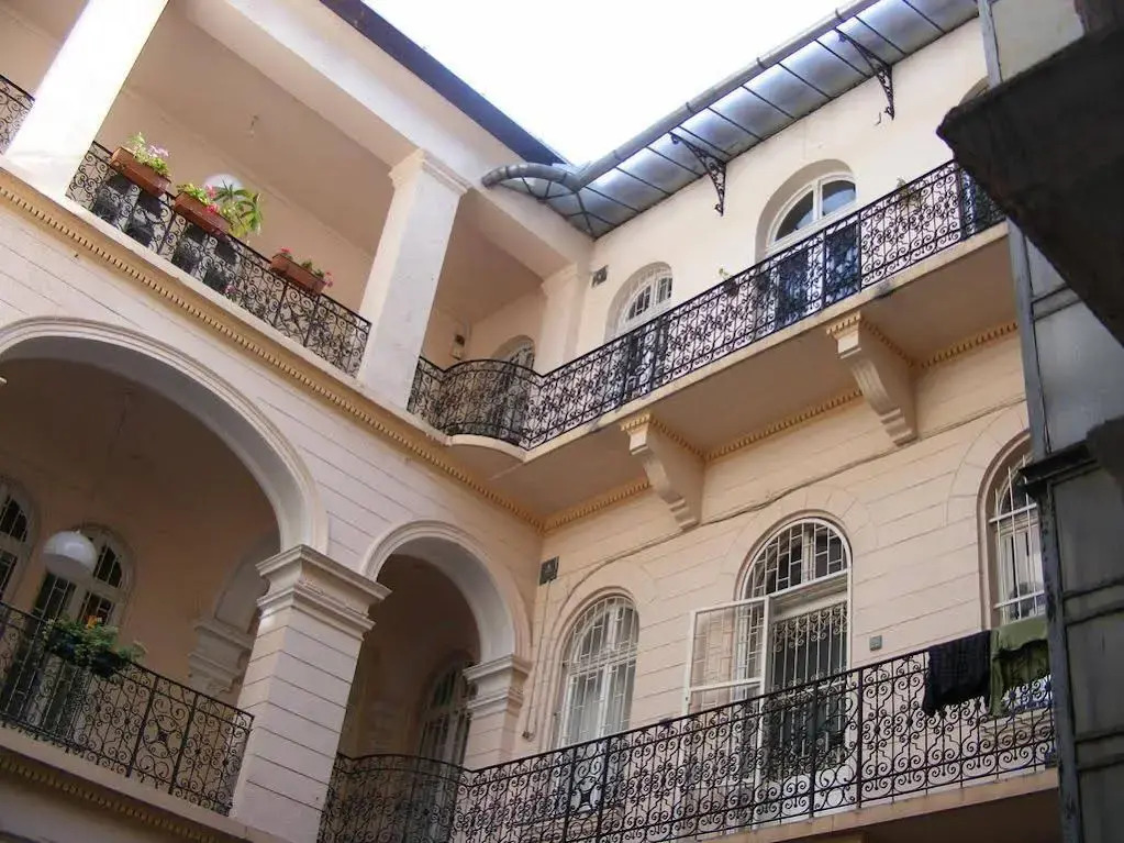 Yolo Hostel