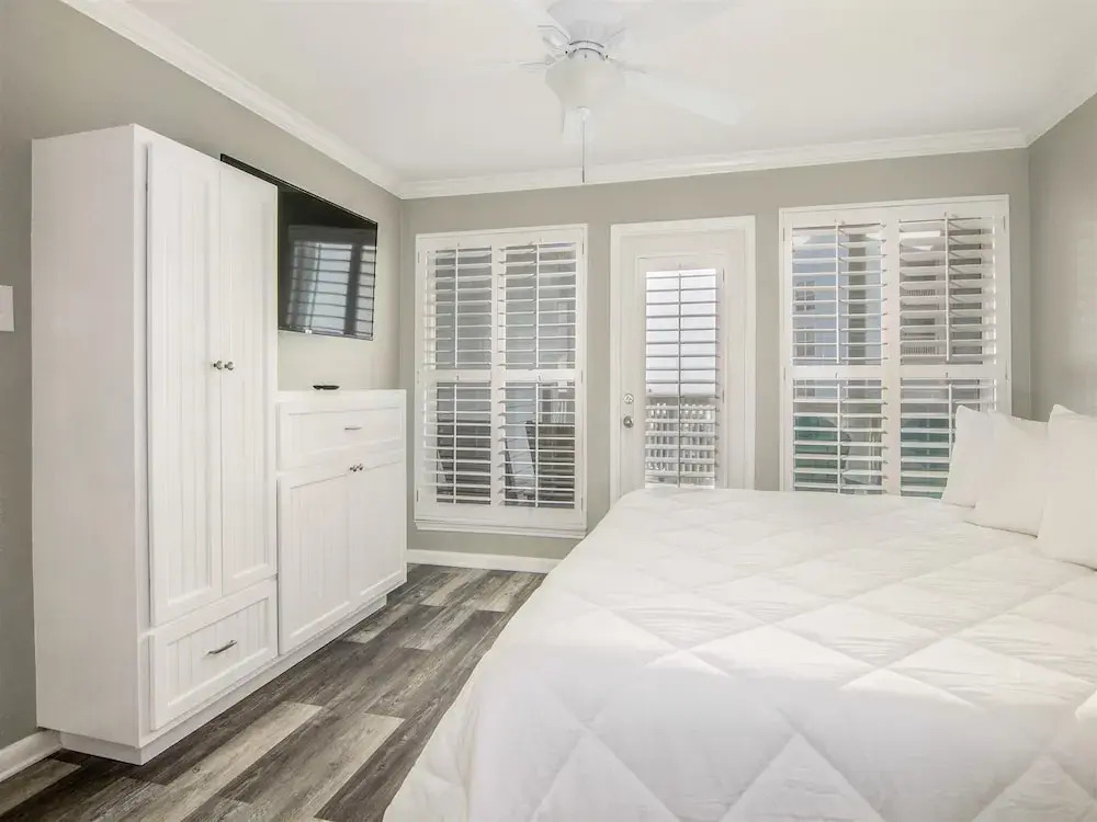 Seascape 2110 2 Bedroom Condo by RedAwning