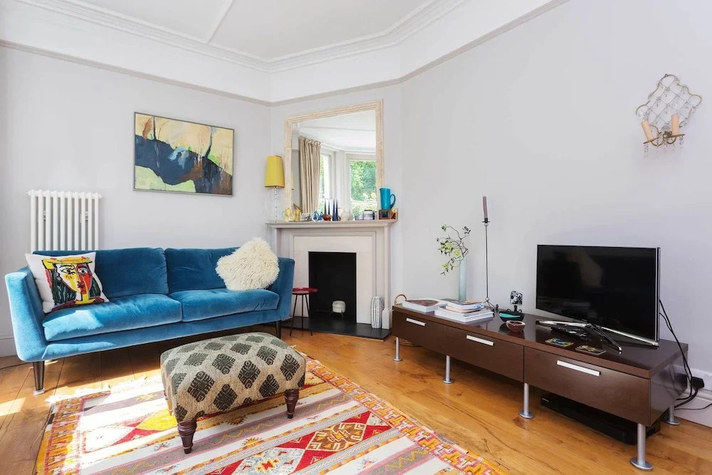 Veeve - Highbury Crescent