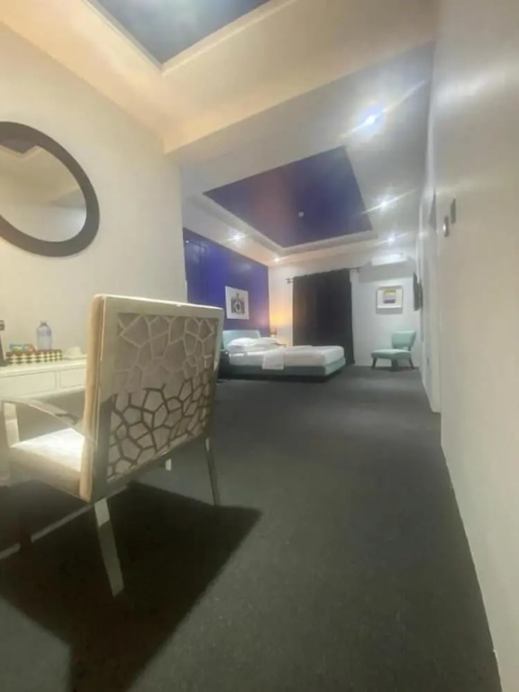 Bluxton Hill Hotel