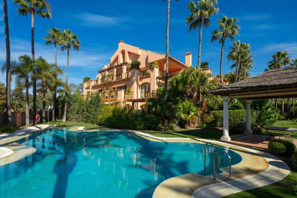 Cubo's Luxury Beach Front Duplex Puerto Banús