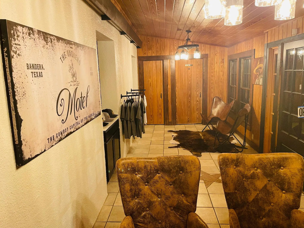 THE VAQUERO MOTEL