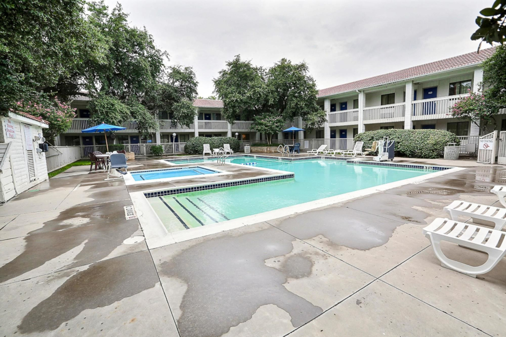Motel 6-Addison, TX - Dallas