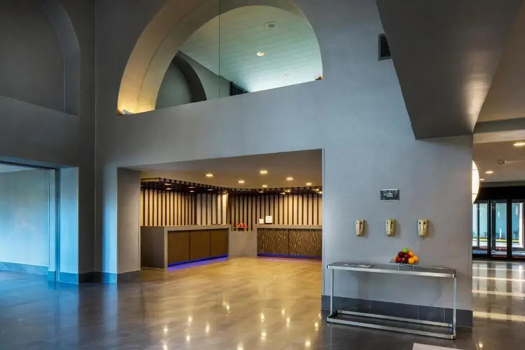 DoubleTree by Hilton Newark-Fremont