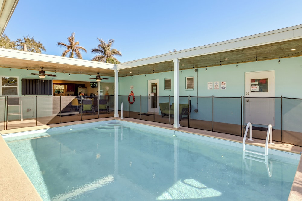 Heated Pool w/ No Fee! Vero Beach Oasis Near Ocean