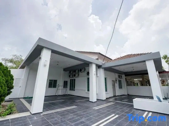 De Luma(The Rumah Alma 9 bedroom/8 bathroom