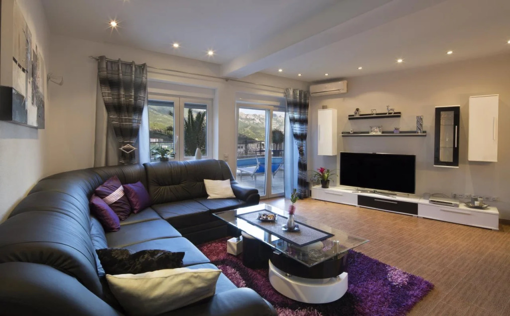 Montelux Apartments