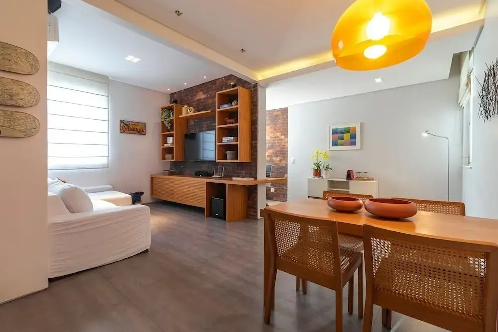 Leblon | 5 min da Praia, com workspace e perto do comércio do bairro - por Casapē Rio