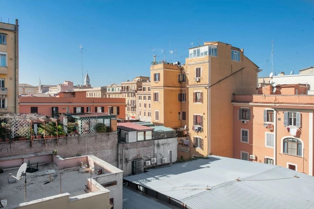 Bright and Colorful Flat in San Lorenzo
