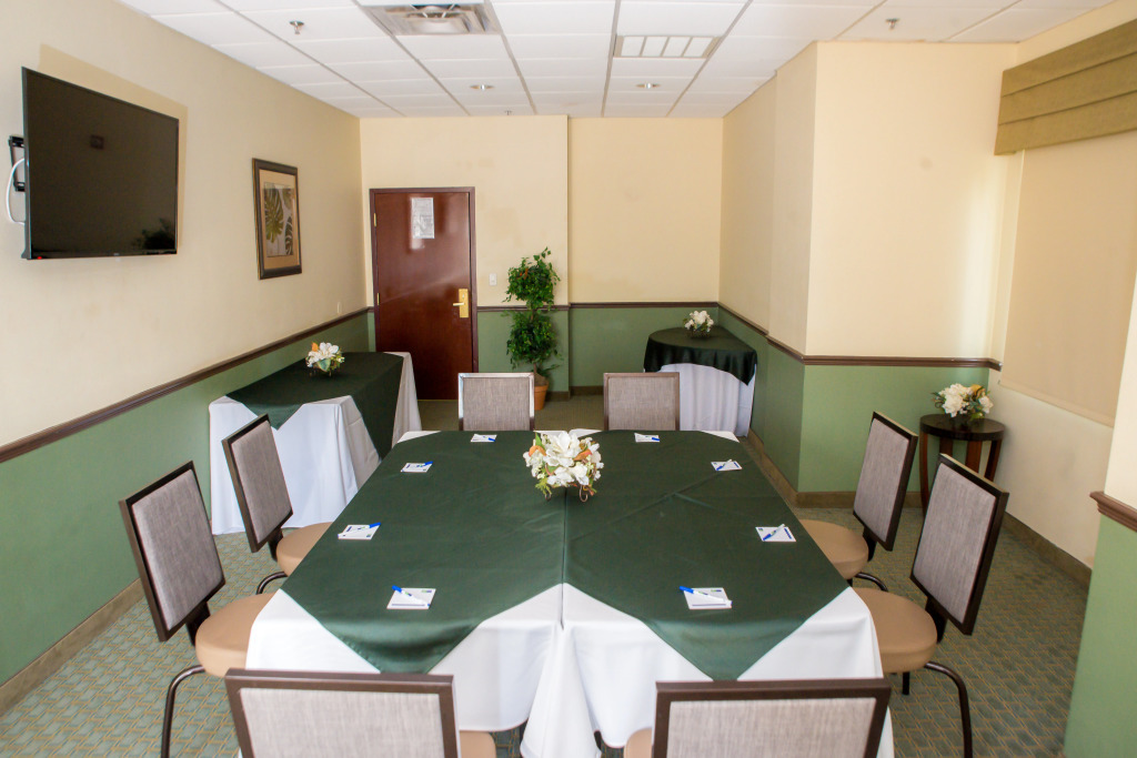 Holiday Inn Express & Suites Cocoa by IHG